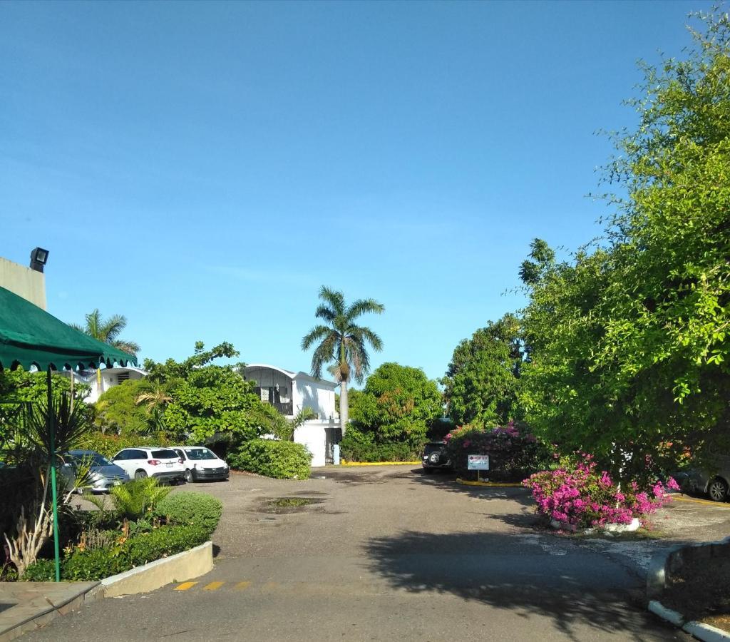 Апартаменти Irresistible View-Mobay Club 1408 Монтего-Бей Екстер'єр фото
